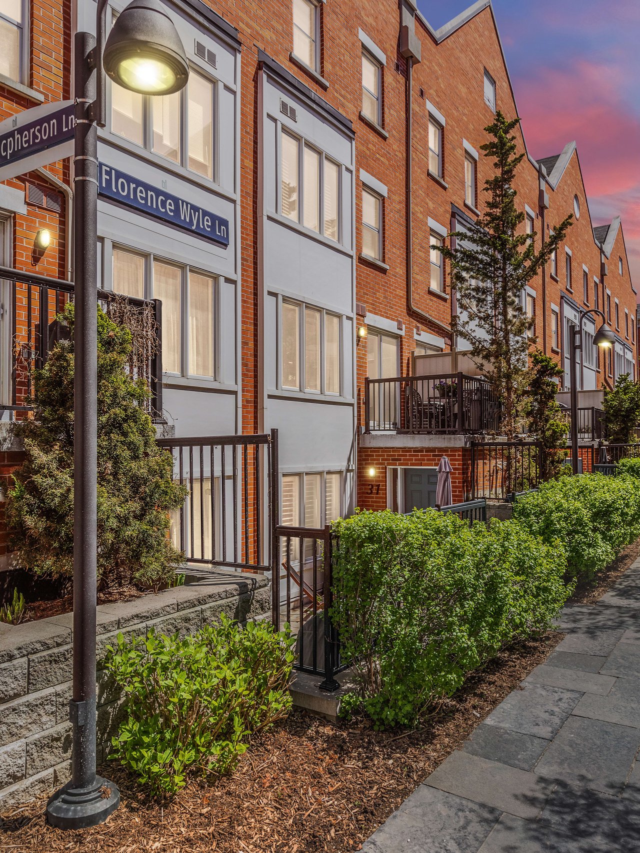 SECLUDED LESLIEVILLE TOWNHOME