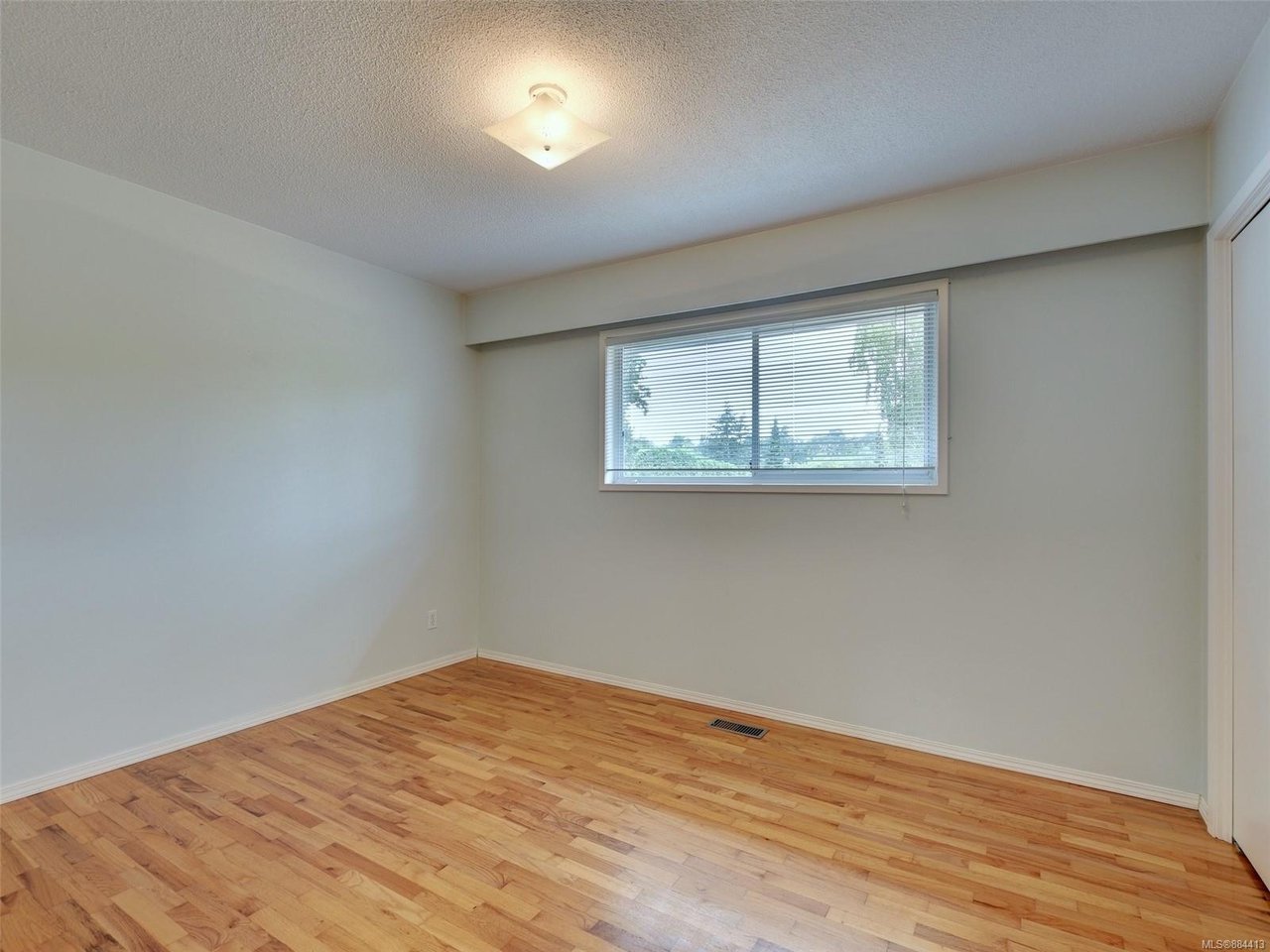 4253 Thornhill Cres