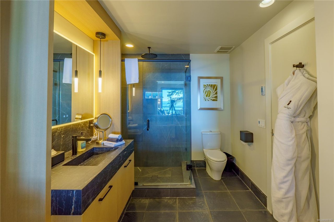 1402-596 Marine Dr