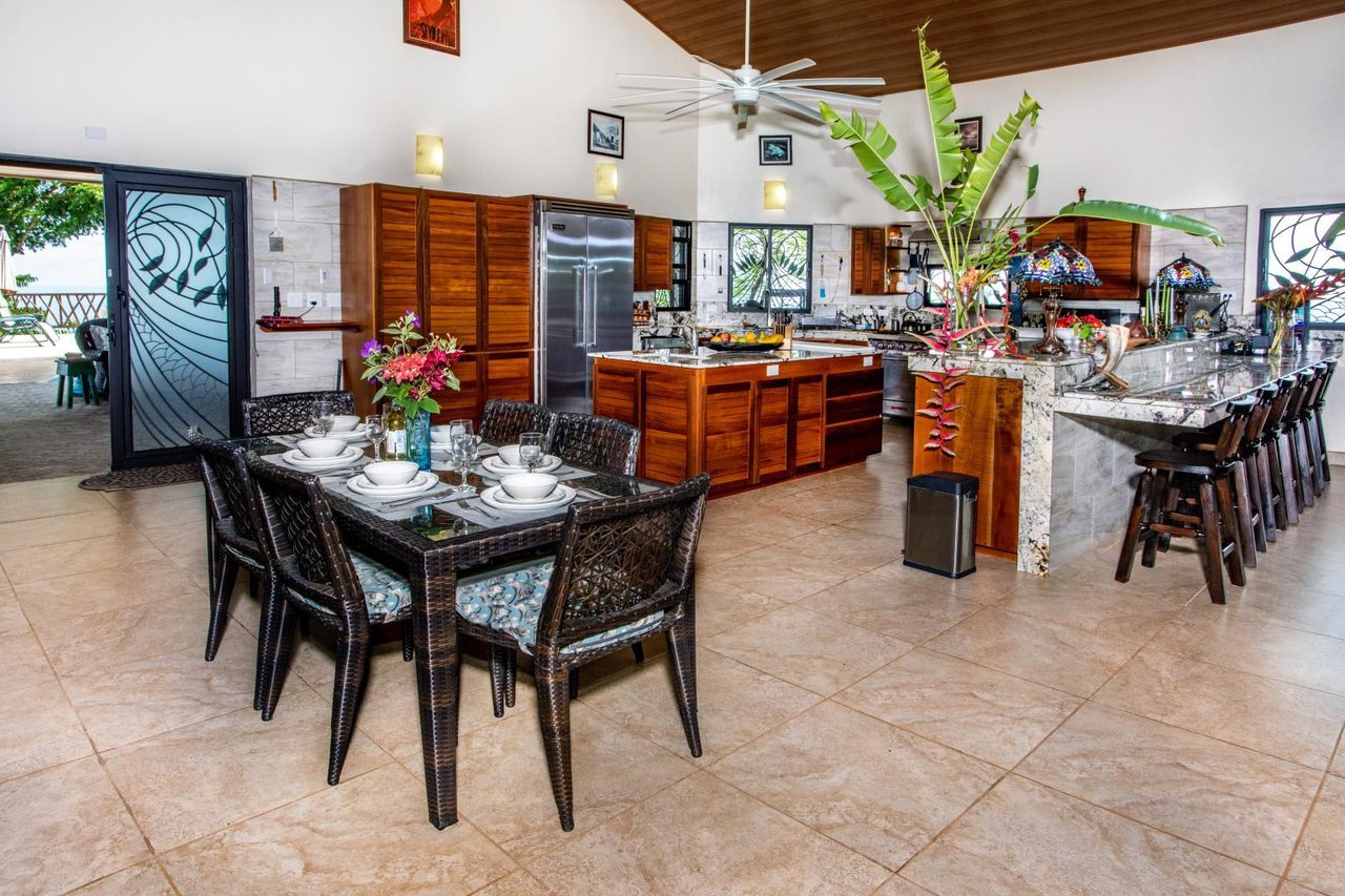 Incredible 7,000 Ft2 Ocean View Home With 200 Acre Reserve!