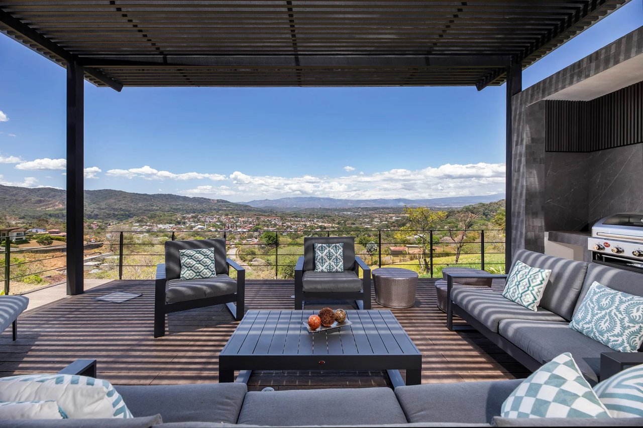 Modern Mountain View Home, Ciudad Colon, San Jose
