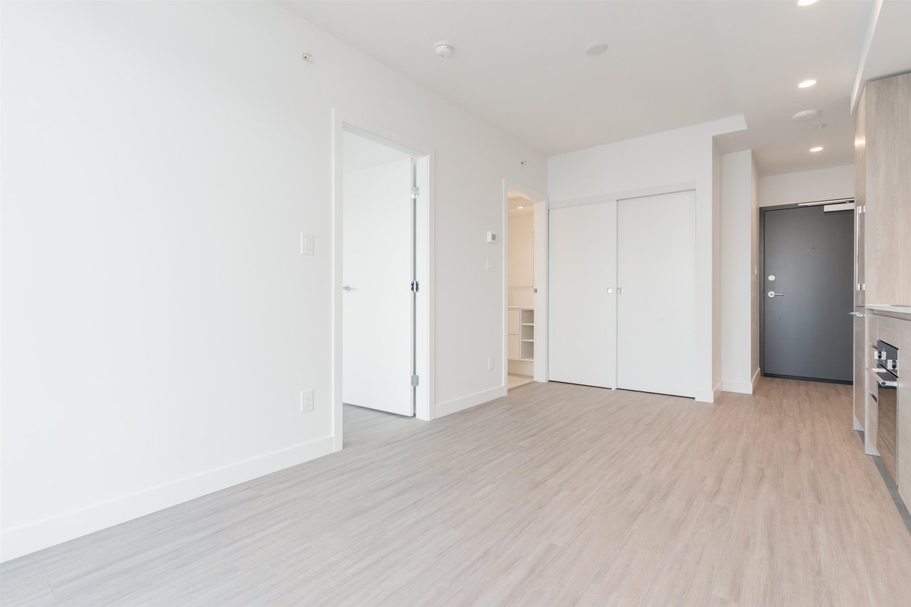 3206-13615 Fraser Hwy