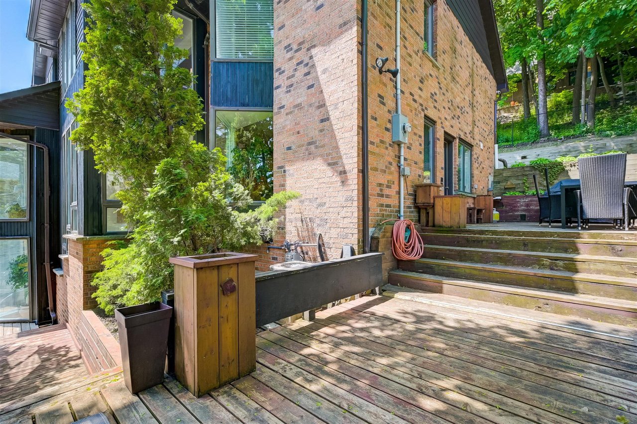 26 Bethune Blvd
