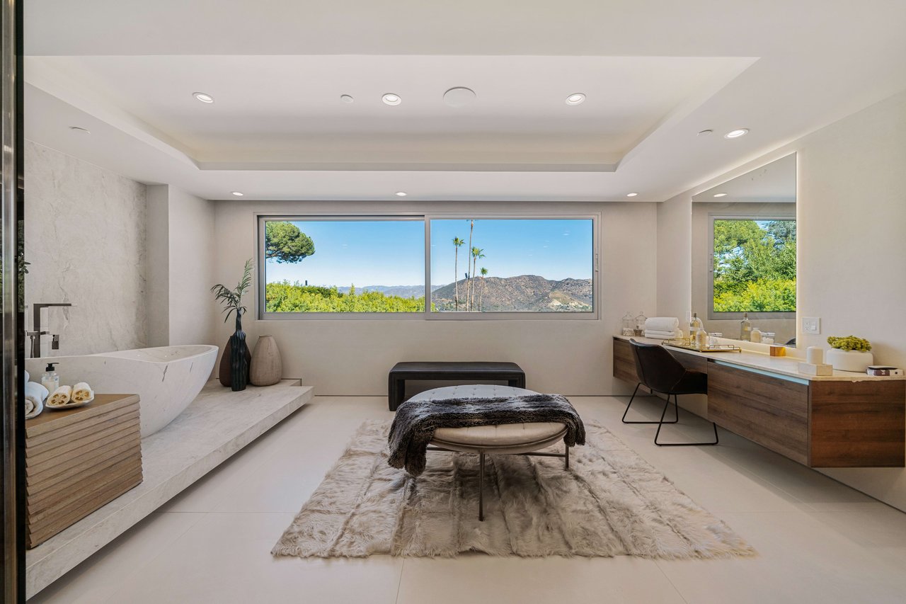 The Apex HH | 7115 Macapa Drive