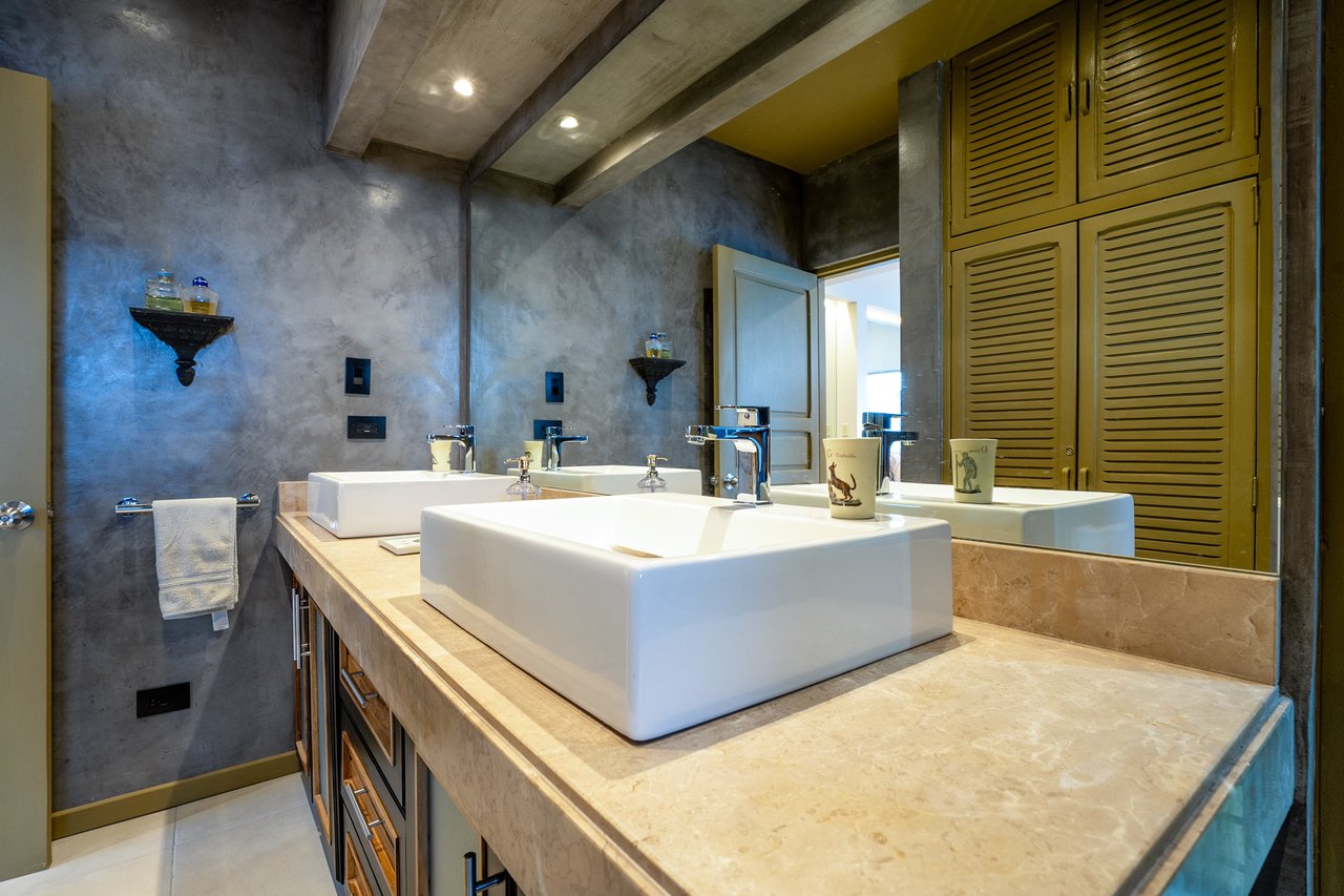 Designer Estate With Sauna, Escazu, San Jose