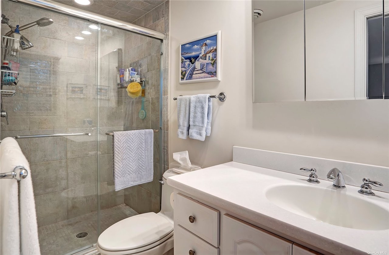 25 Squires Avenue