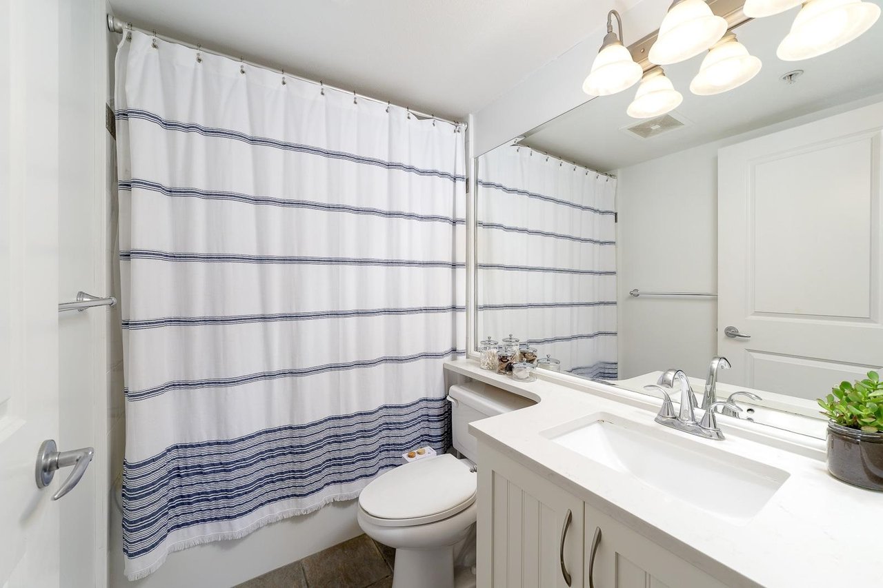 110-15621 Marine Dr