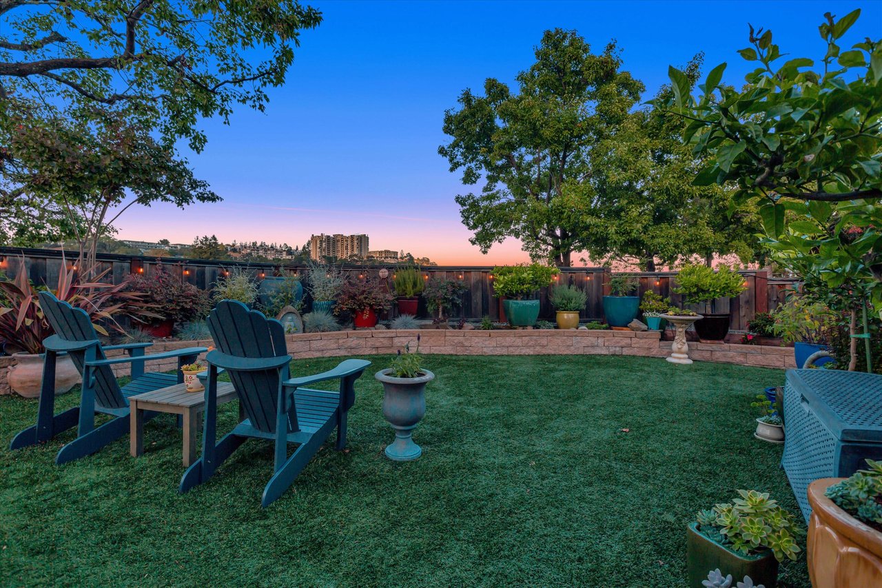 17 Crystal Creek Ct
