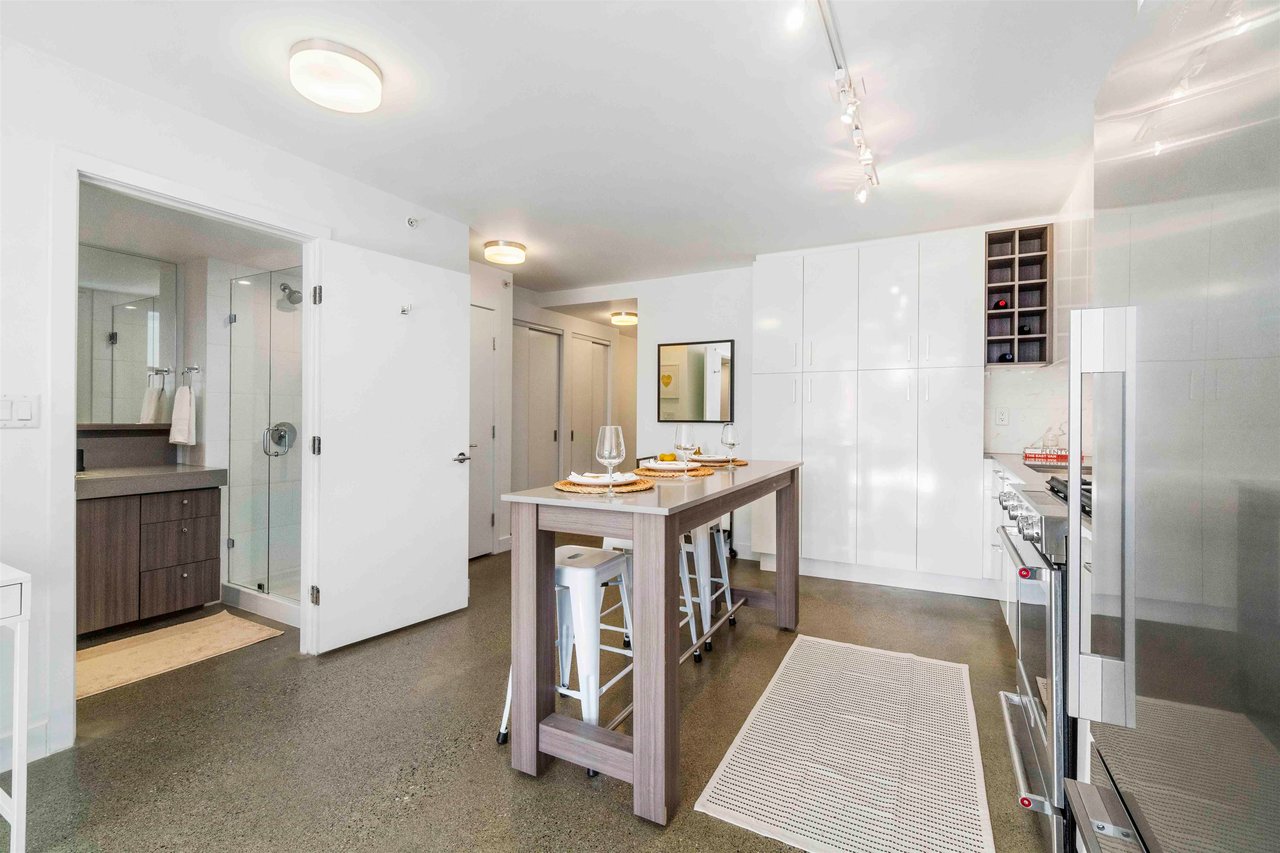 303-231 E Pender Street, Vancouver