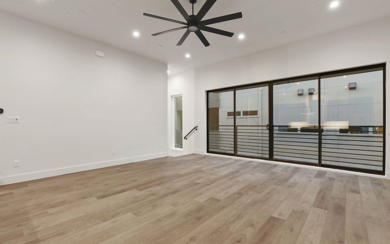 1855 Summit Ave, #102