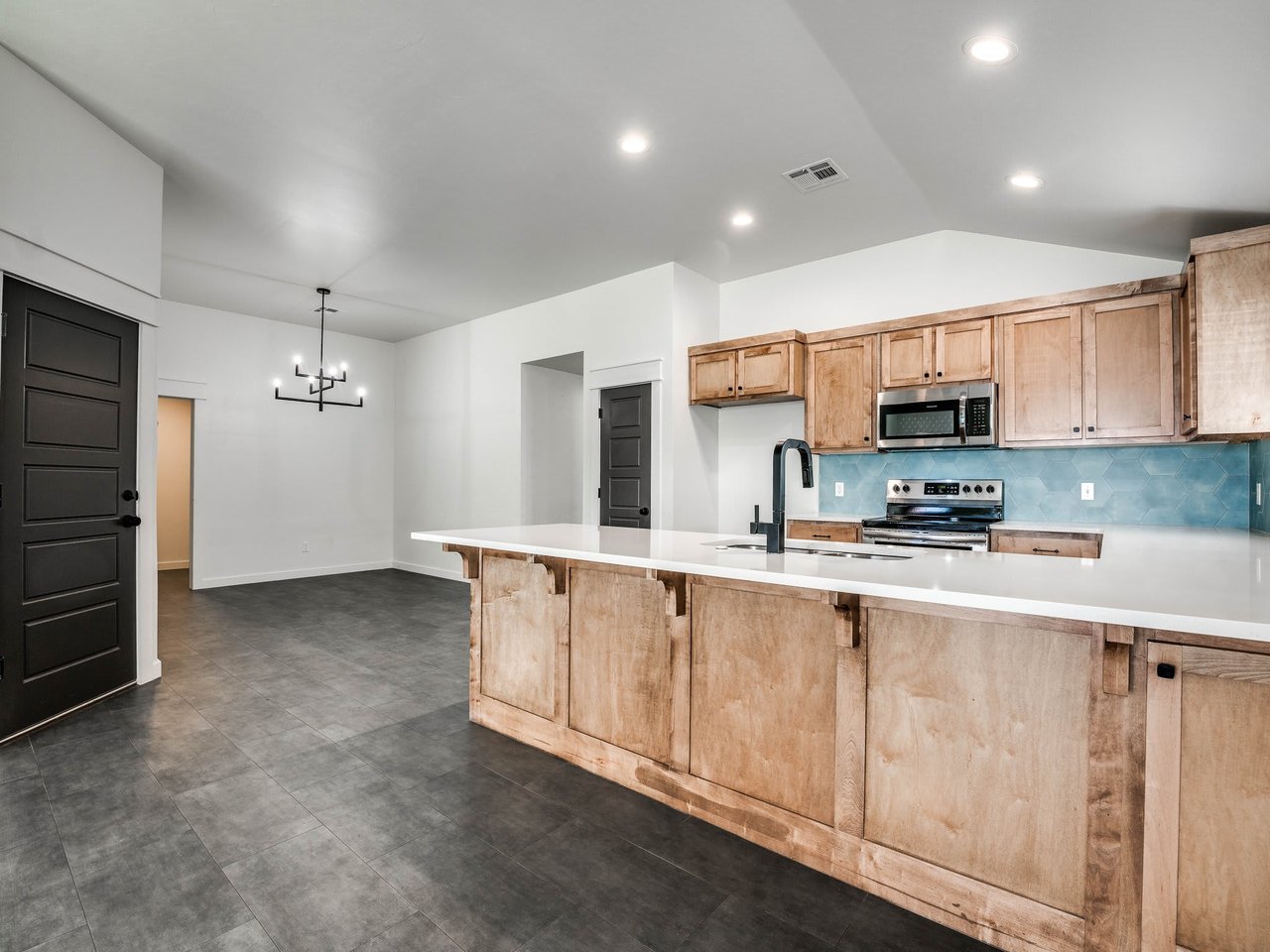 1218 Kingston Rd 