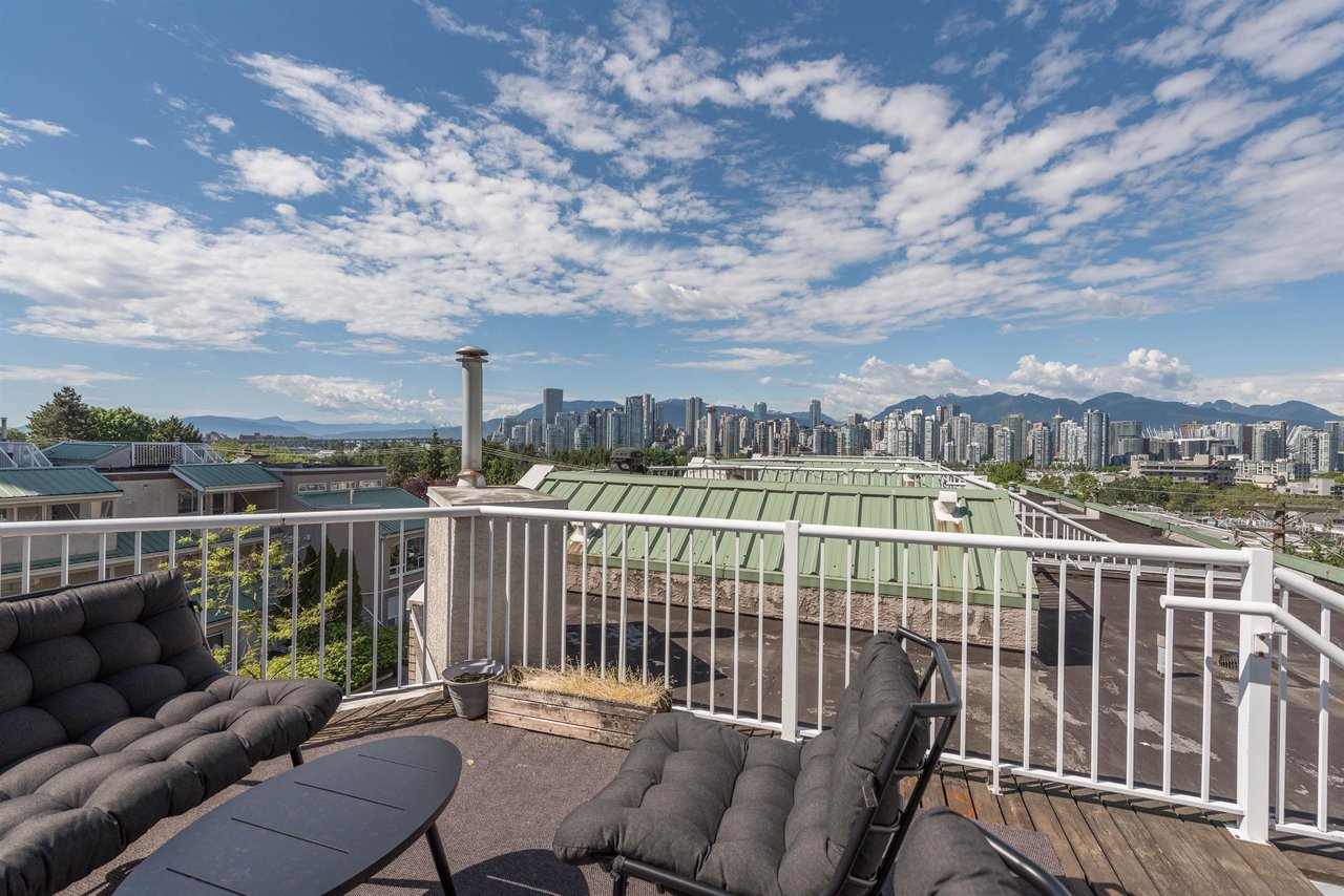 208-788 W 8th Ave