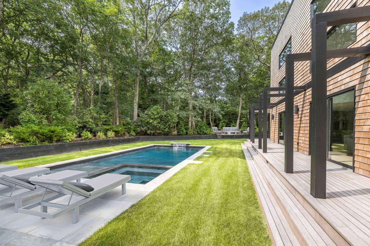 25 Alewive Brook Road, East Hampton