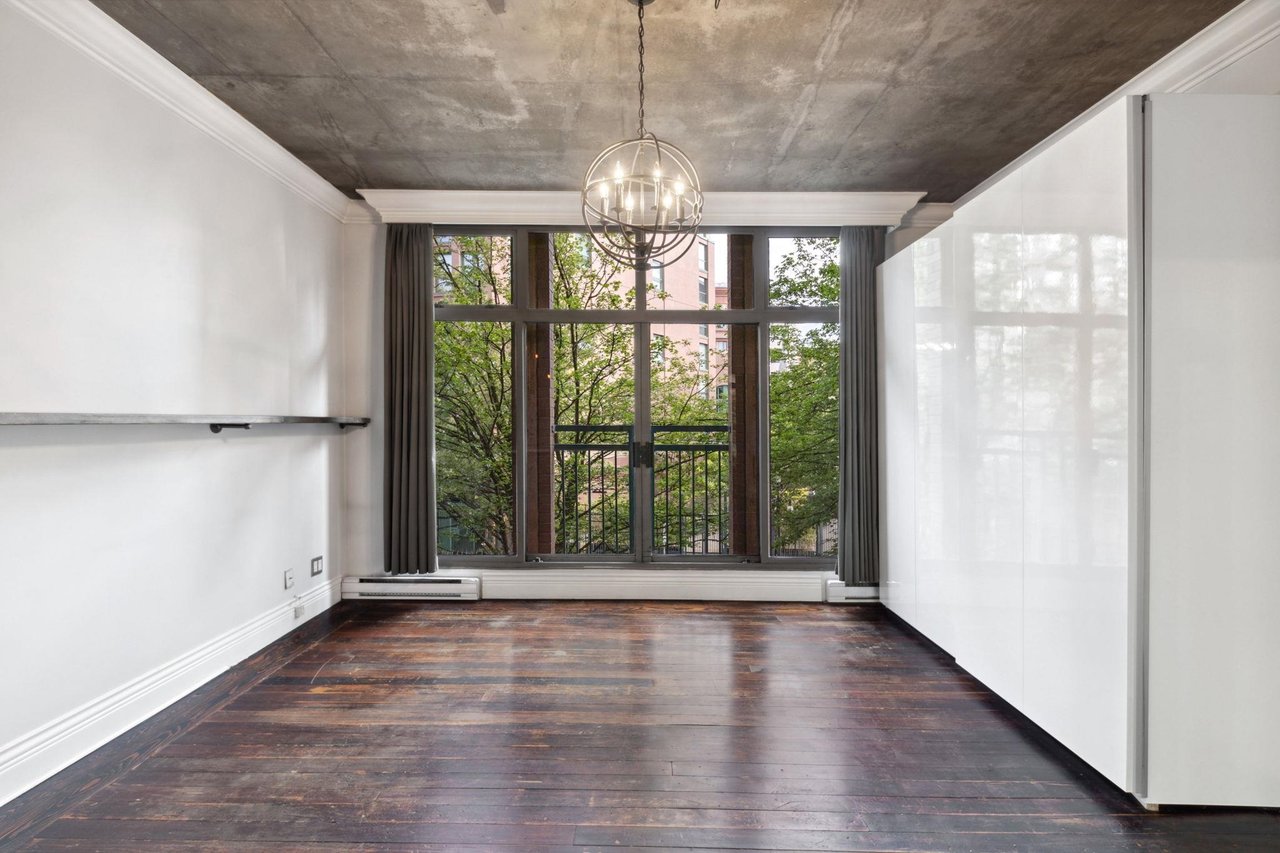 208-22 E Cordova St