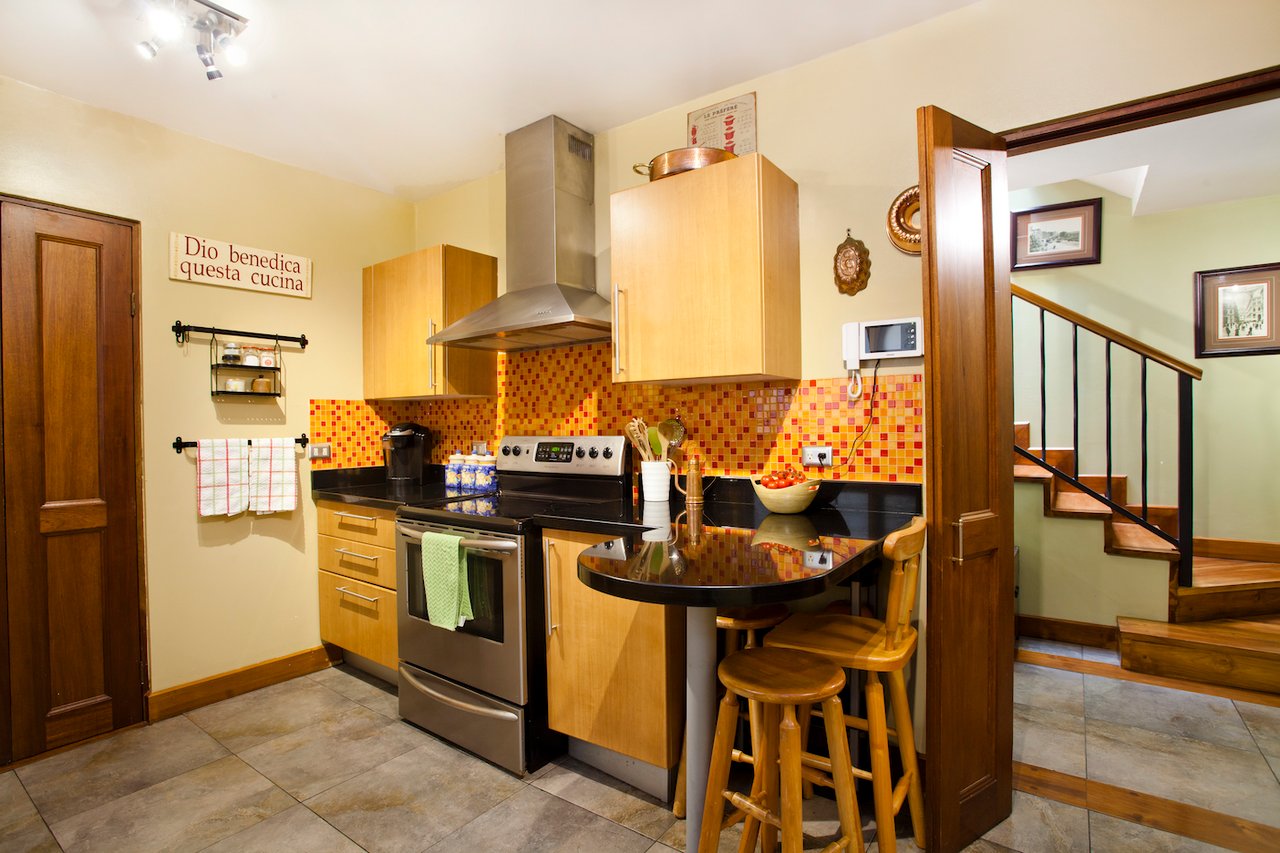 Remodeled Garden Townhome, Escazu, San Jose