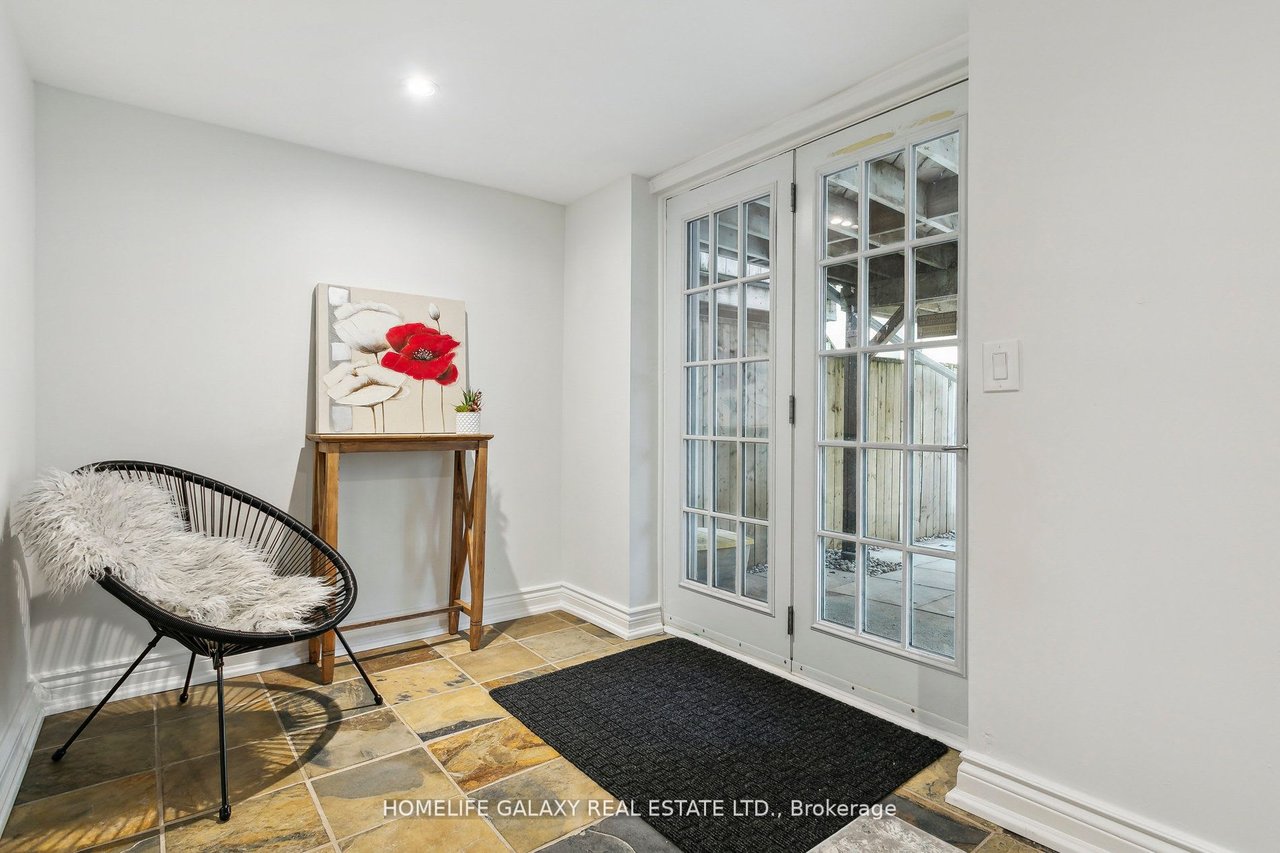 16 Jerome St