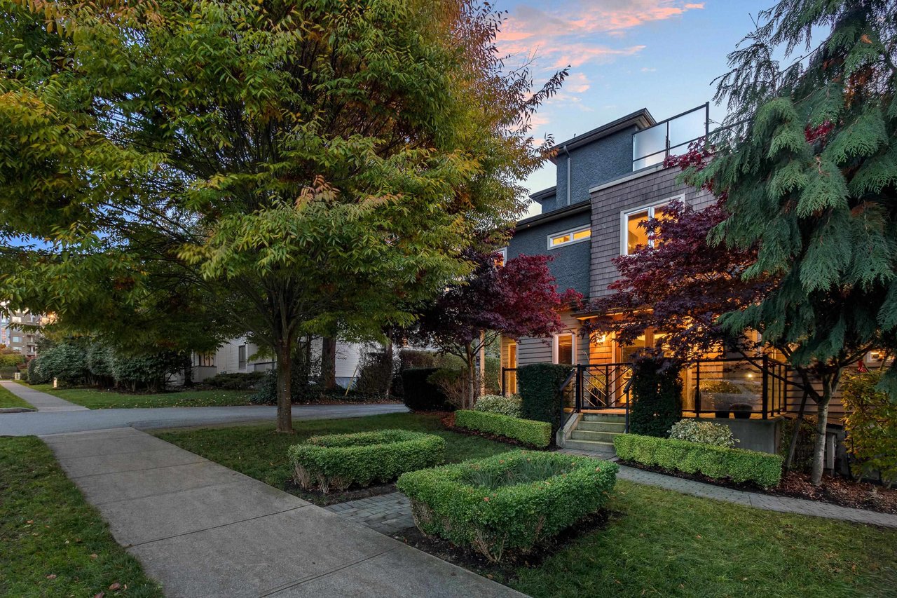 215 W 17th St
