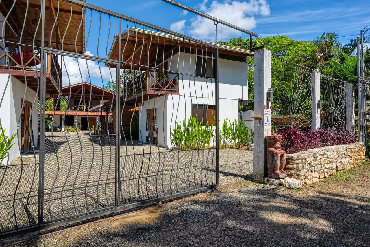 House, Villas and Restaurant on a great location in Uvita