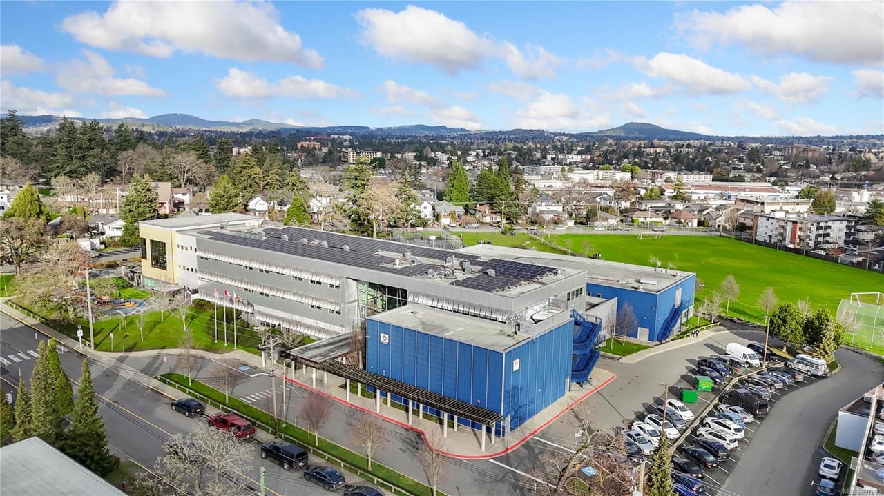 2-910 Old Esquimalt Rd