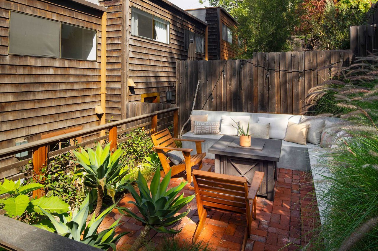 Rare Silverlake Townhome by Architect Robert Lee, 1982