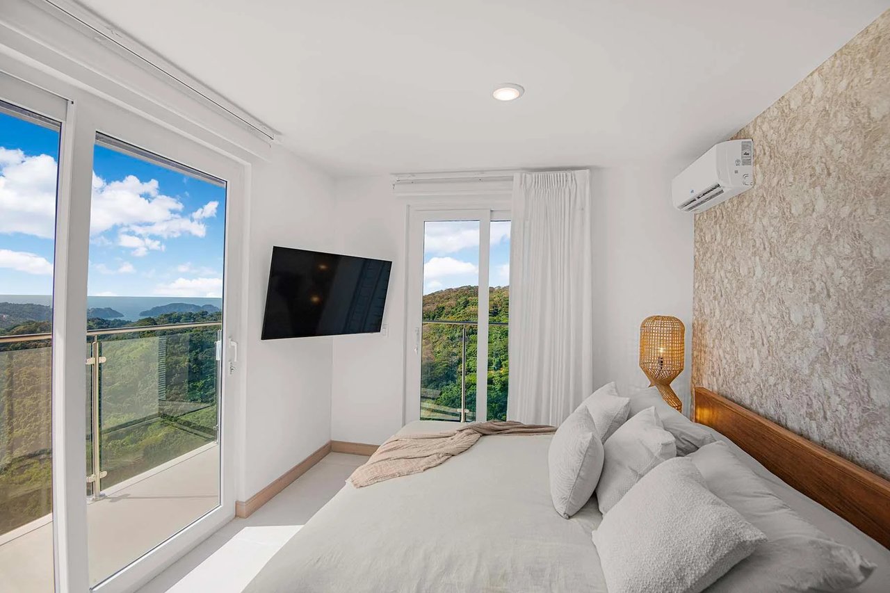 Luxury Oceanview Corner Penthouse, Jaco, Puntarenas