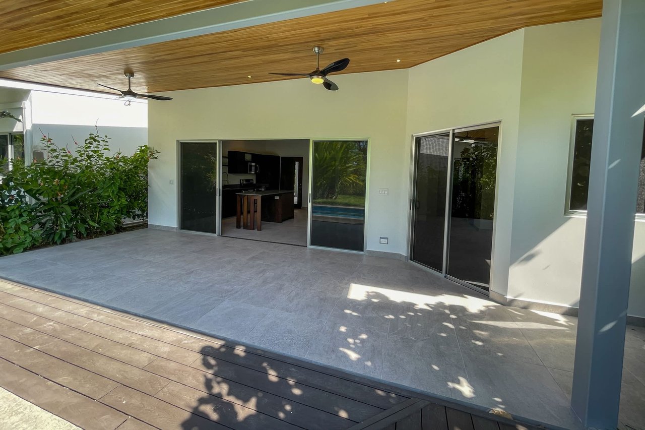 Low-Maintenance 3-Bedroom Villa with Pool & Peaceful Terraza in Villas Vista de la Montaña in Ojochal Costa Rica