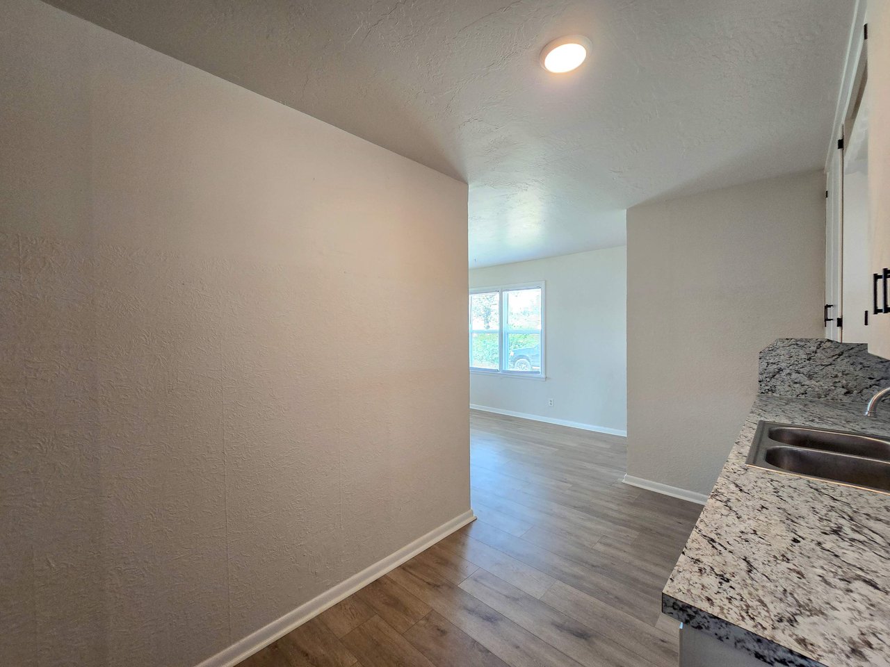1224 N Market Ave 1/2