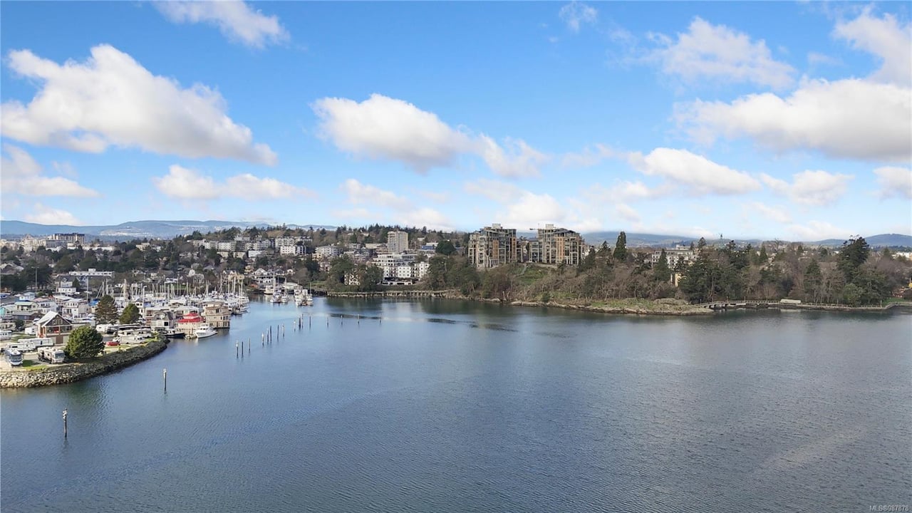 3-906 Old Esquimalt Rd