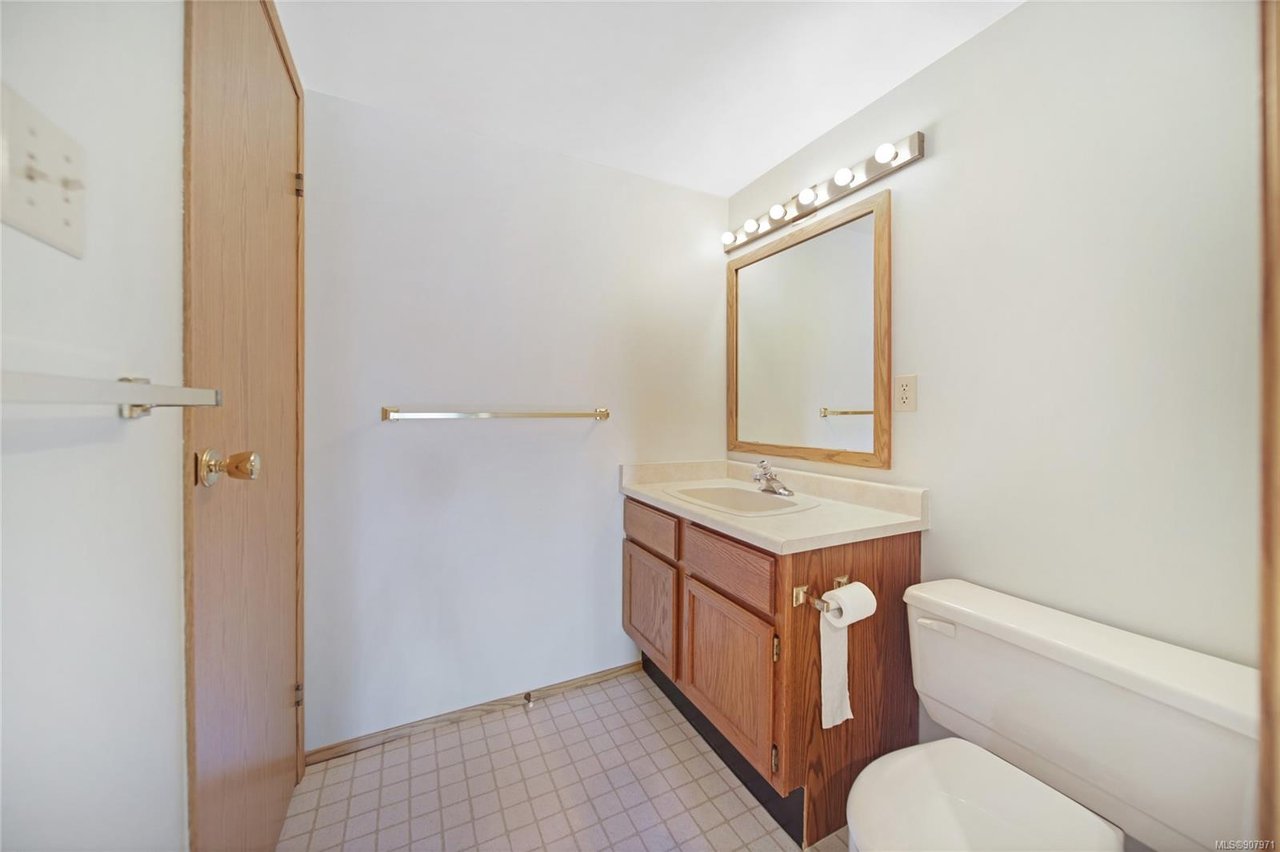 205-1252 Pandora Ave