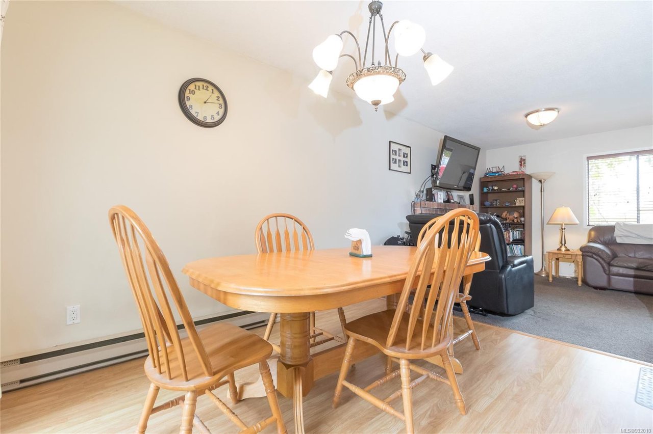 2838 Acacia Dr
