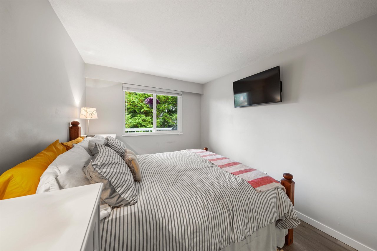 317-371 Ellesmere Ave