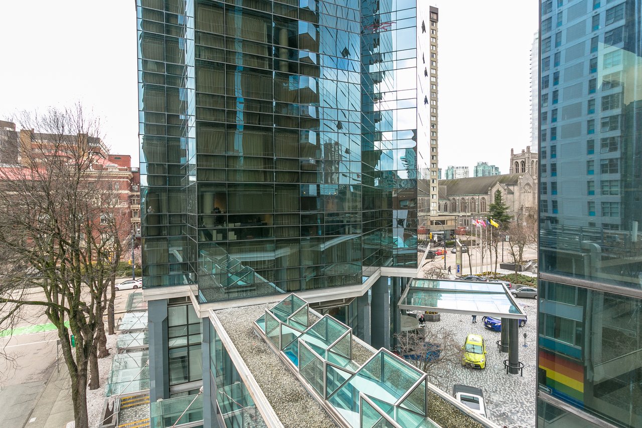 Wall Centre
