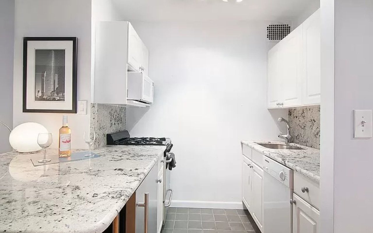 220 E 54th St APT 8M