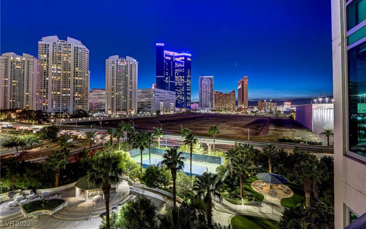 Turnberry Towers img