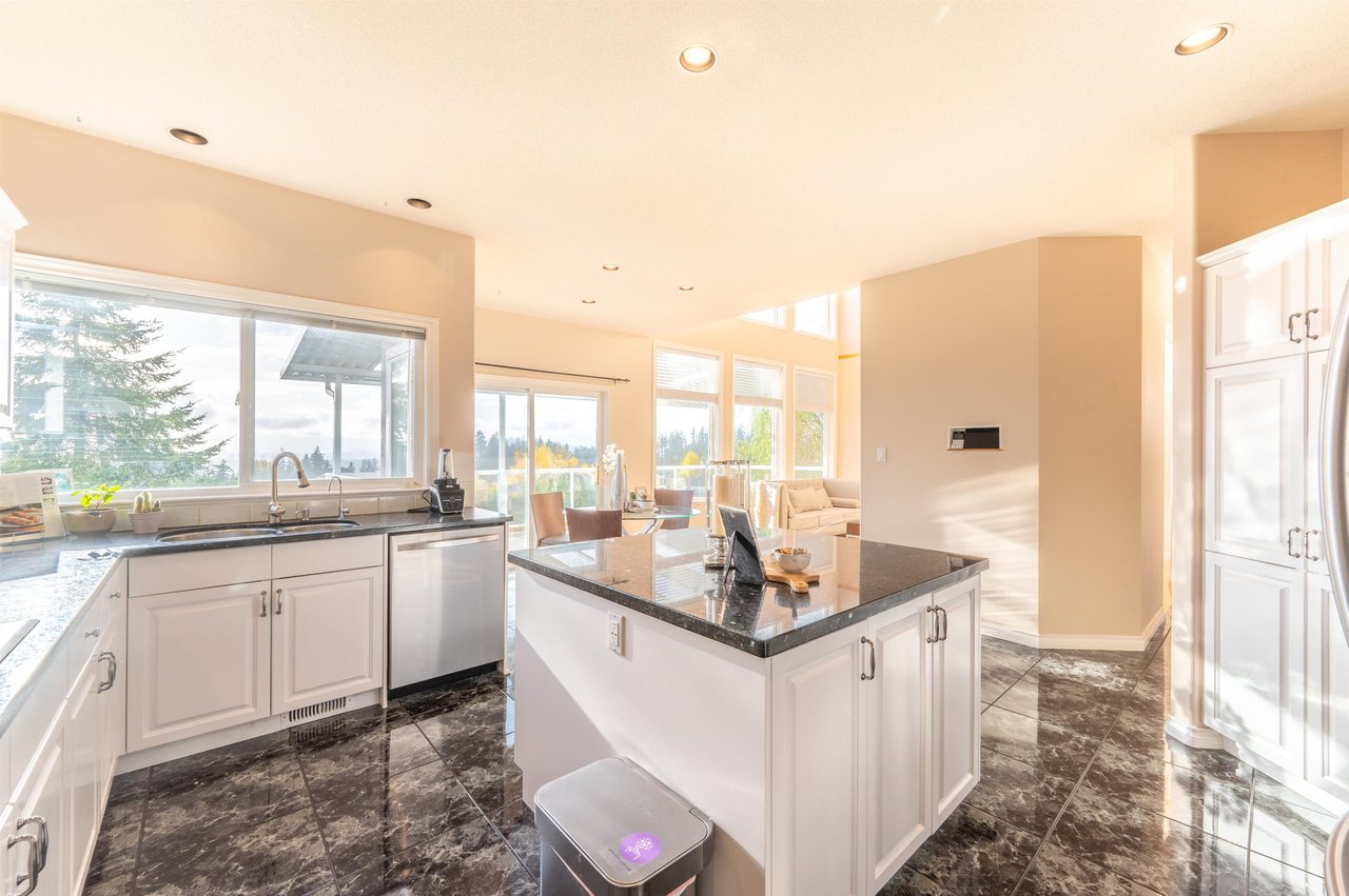 2588 Diamond Cres