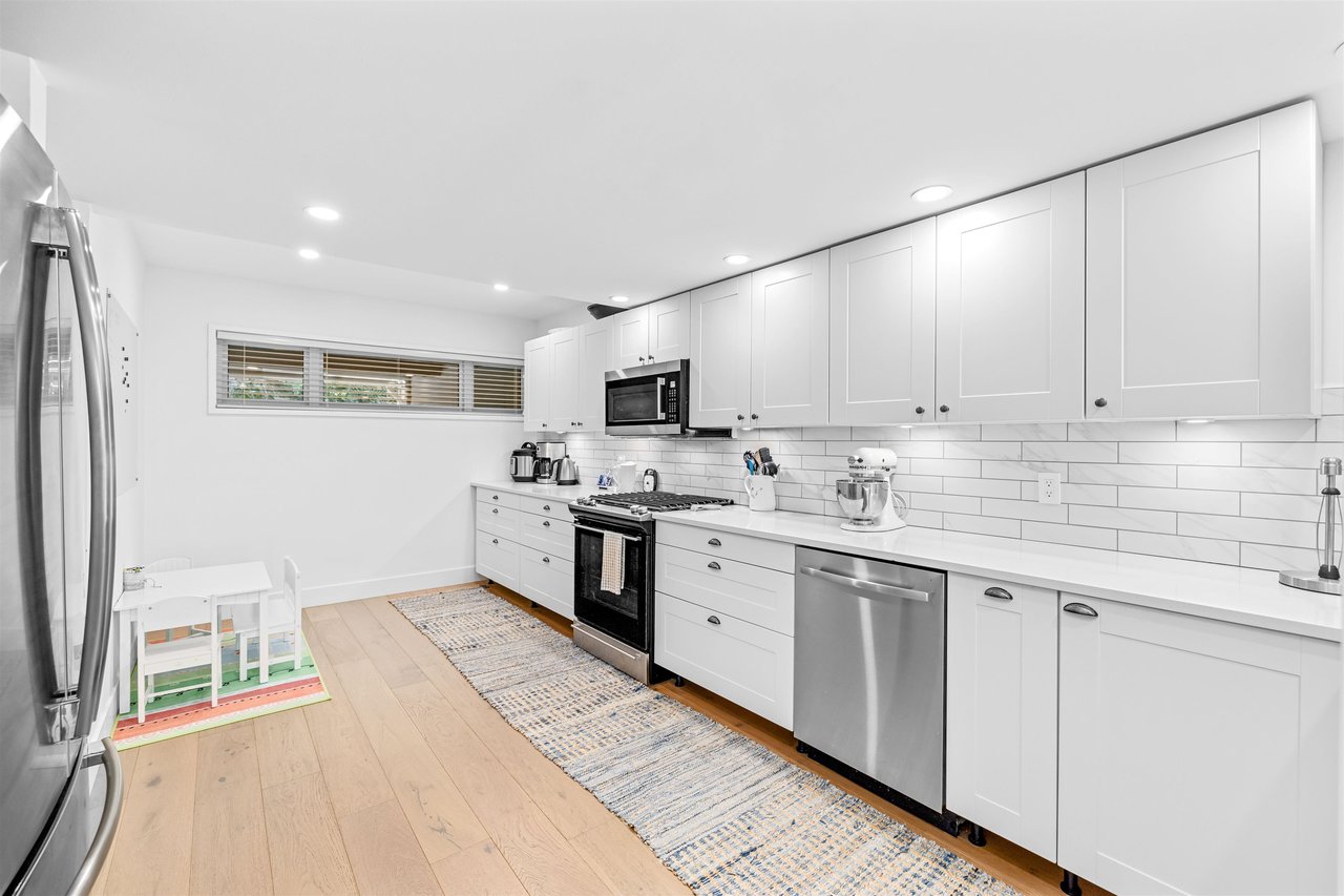 9-4957 Marine Dr