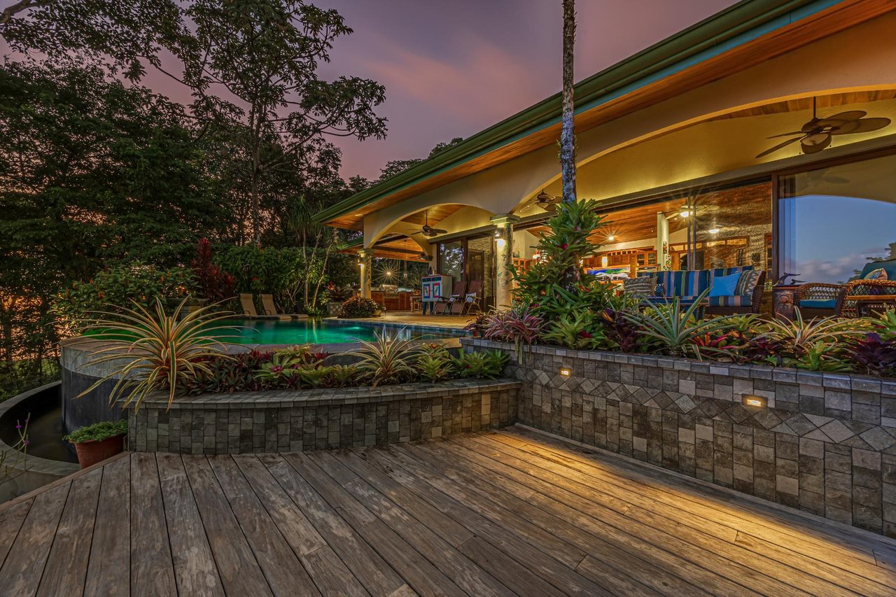Modern Rainforest Villa Guest House, Dominical, Puntarenas
