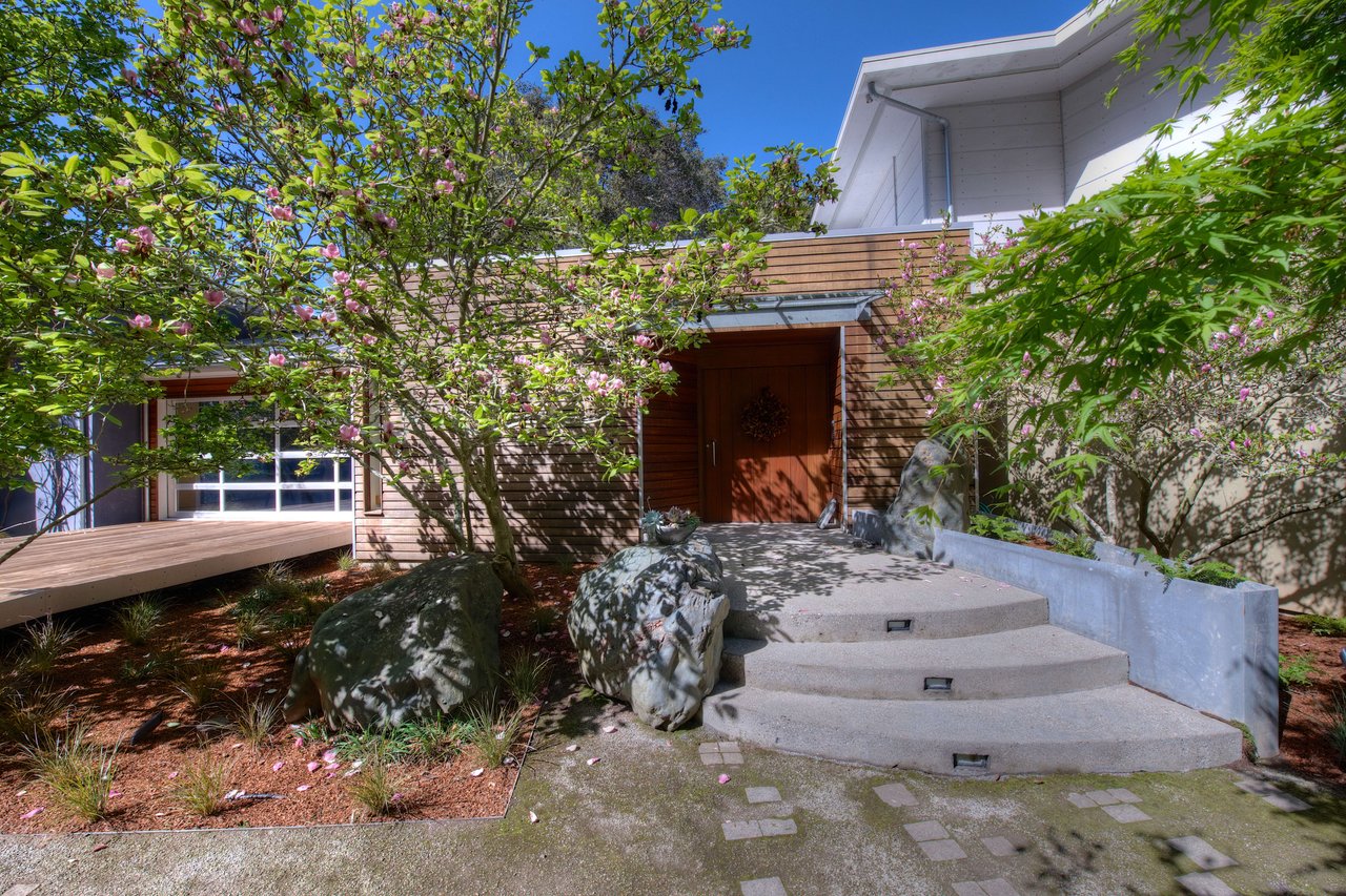 Tiburon's Award-Winning Modern Masterpiece-       Represented Seller