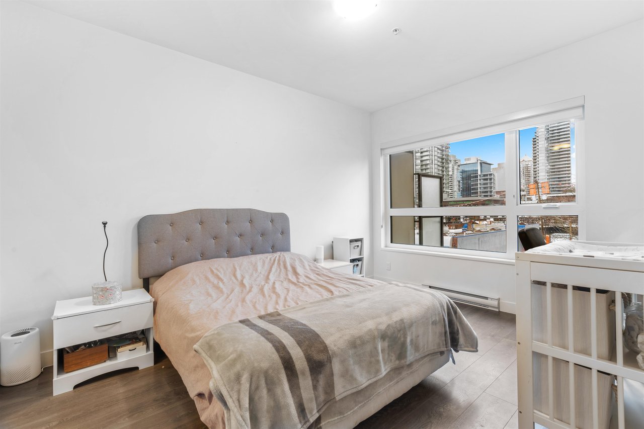 304-4468 Dawson St