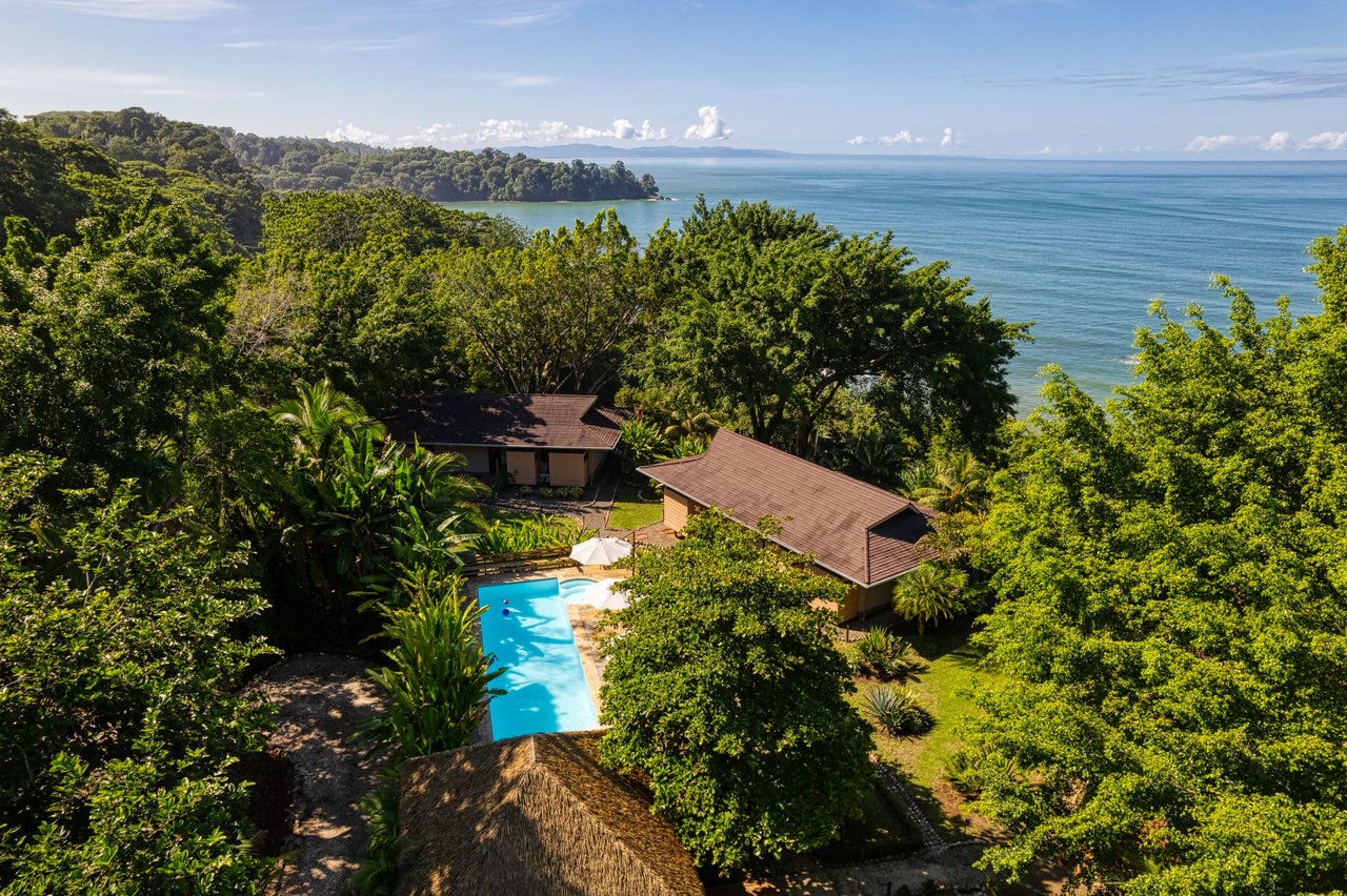 Boutique Hotel Overlooking the Pacific Ocean