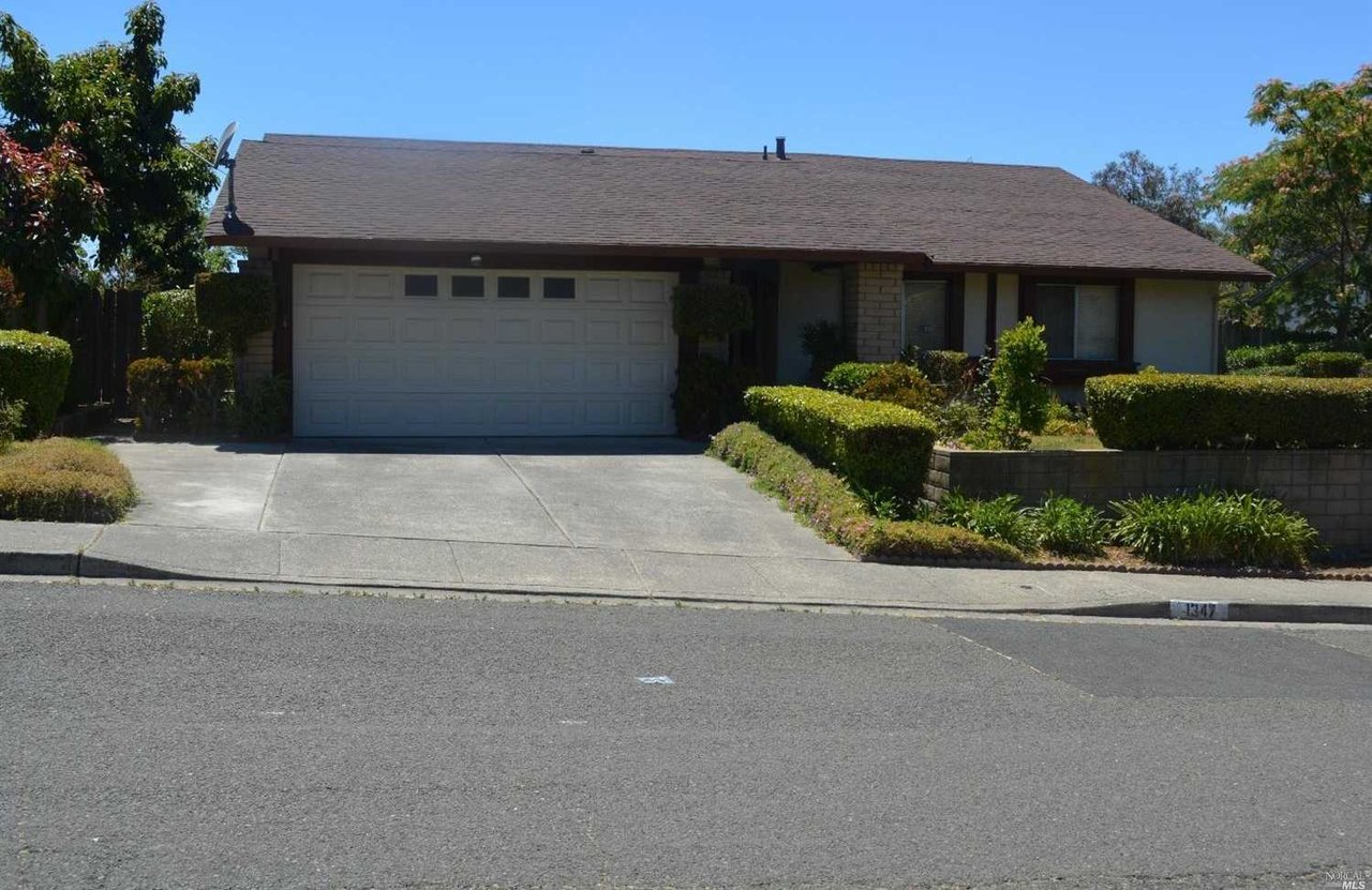1347 Granada St