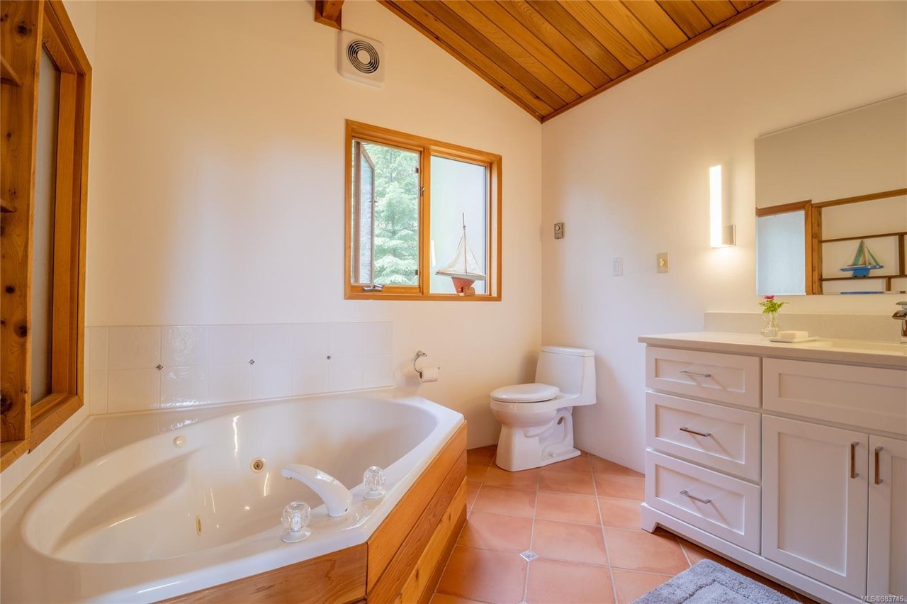 2637 Shoal Rd, Pender Island