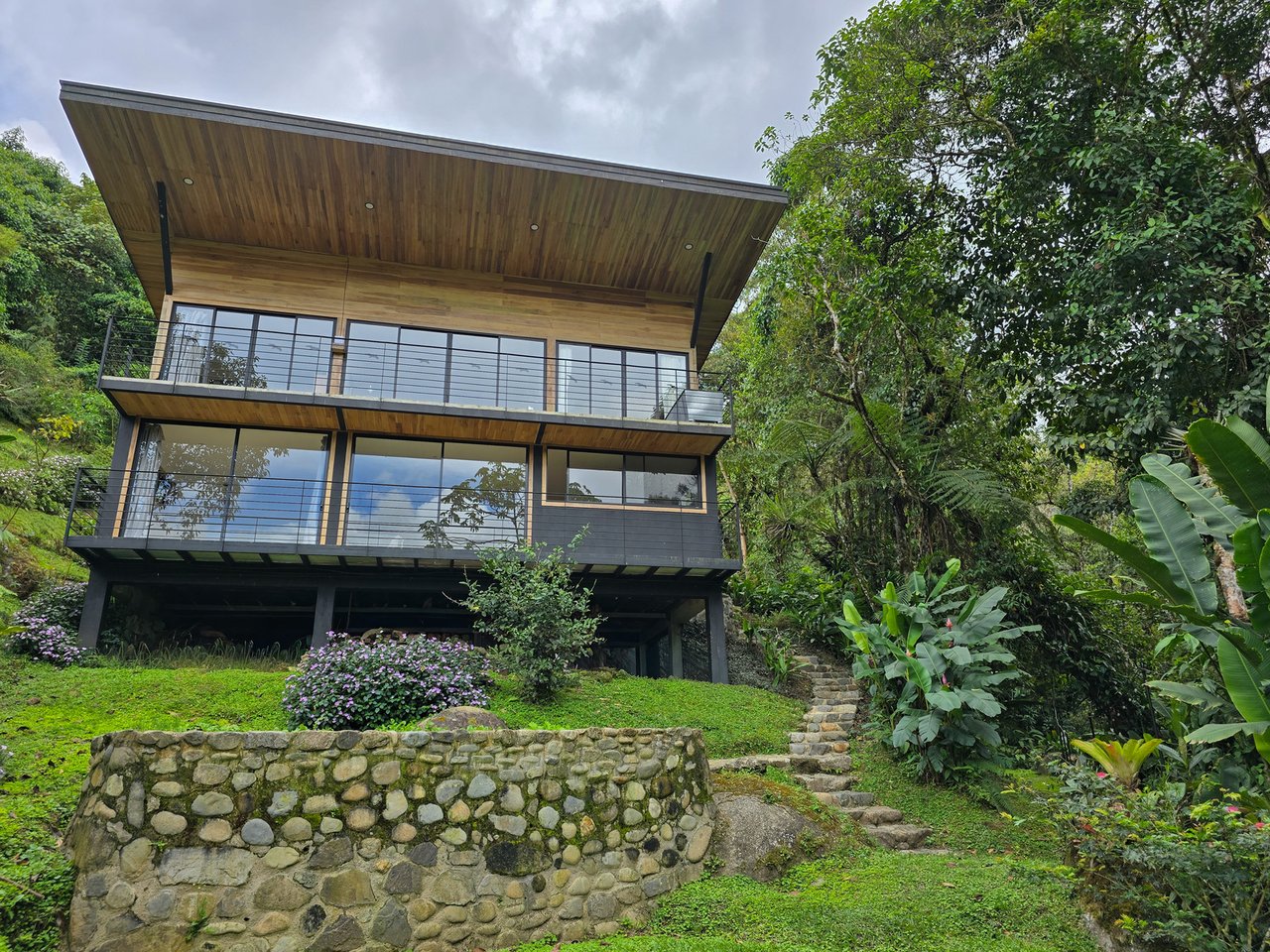 Private Lake Mountain Sanctuary, Perez Zeledon, San Jose