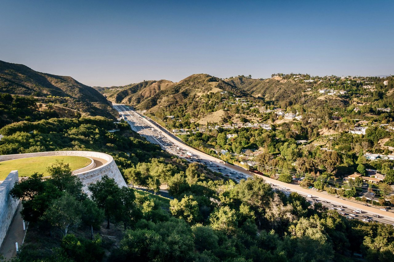 An aerial view of the 405 freeway in Brentwood, California.