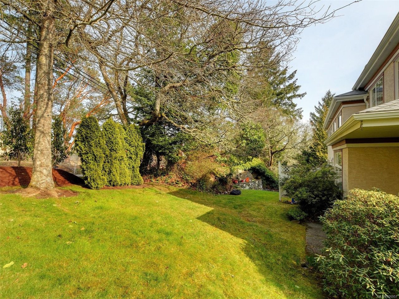 70-14 Erskine Ln
