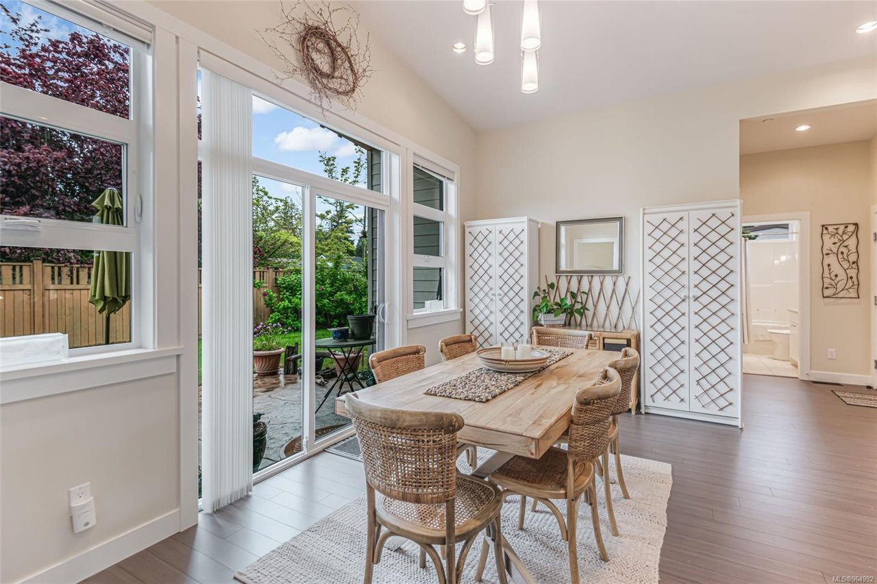 1-220 McVickers St