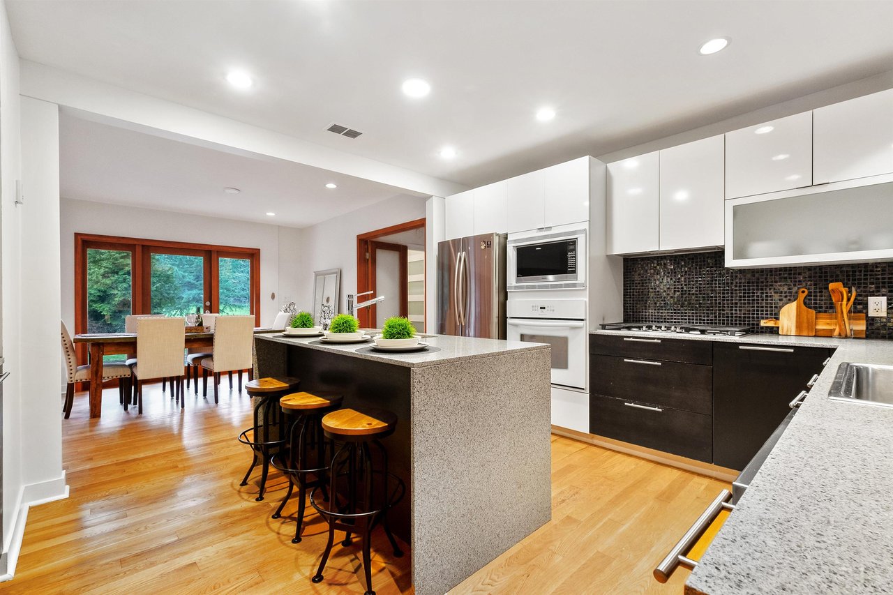 6060 Marine Dr