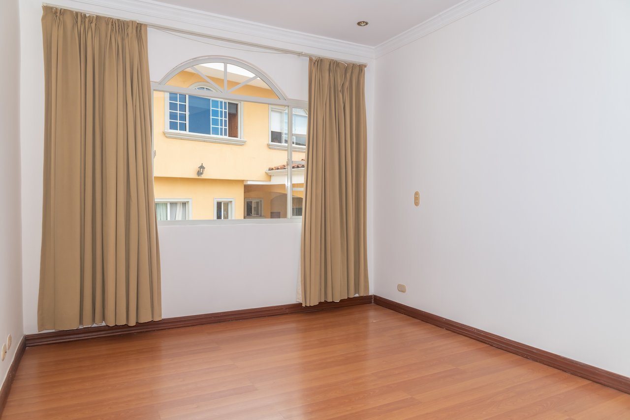 Colonial Gated Community Villa, Curridabat, San Jose