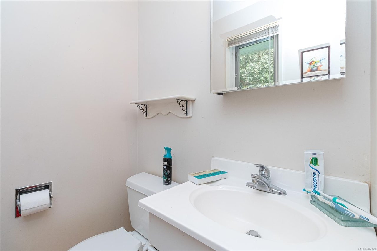 1335 Justine Pl, Langford