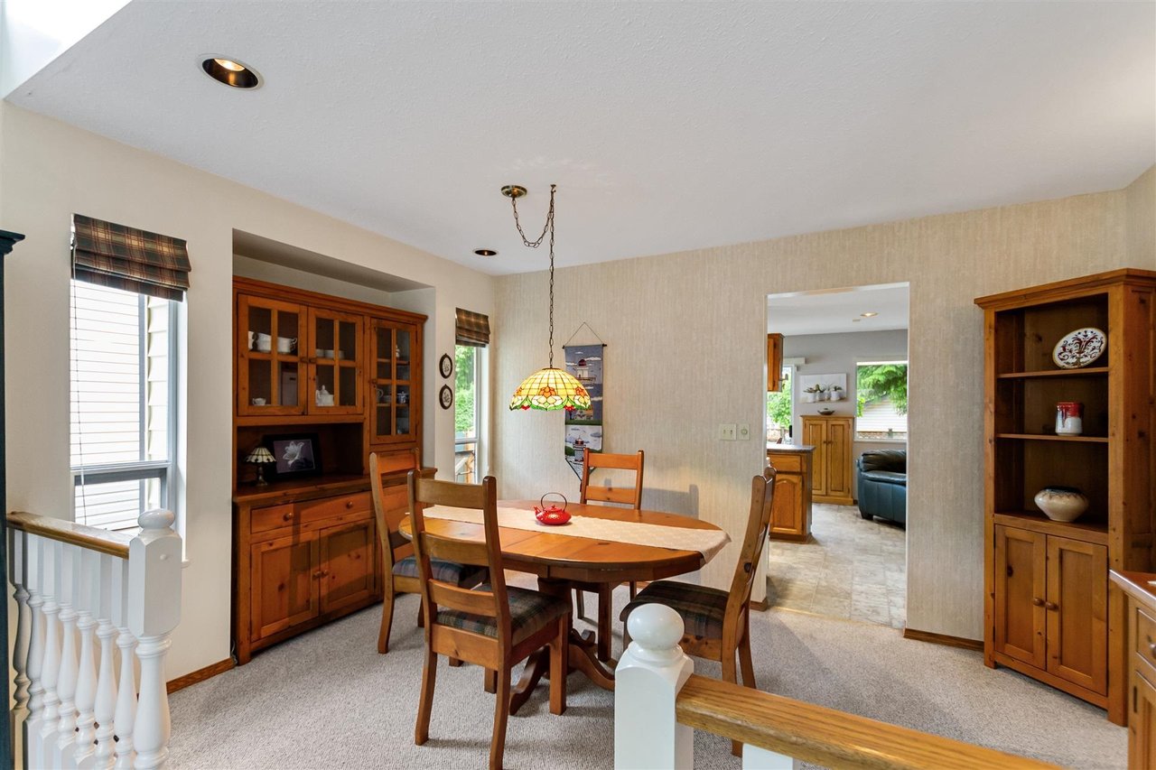15 Ravine Dr